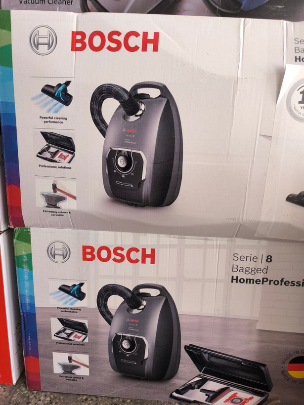 جارو برقی بوش مدل BGL8PRO5 با جعبه ابزار قدیمی